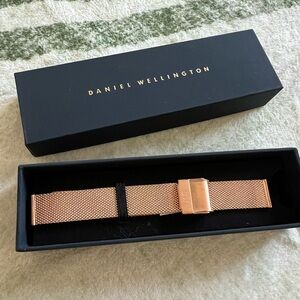 Daniel Wellington Rose Gold Mesh Watch Strap